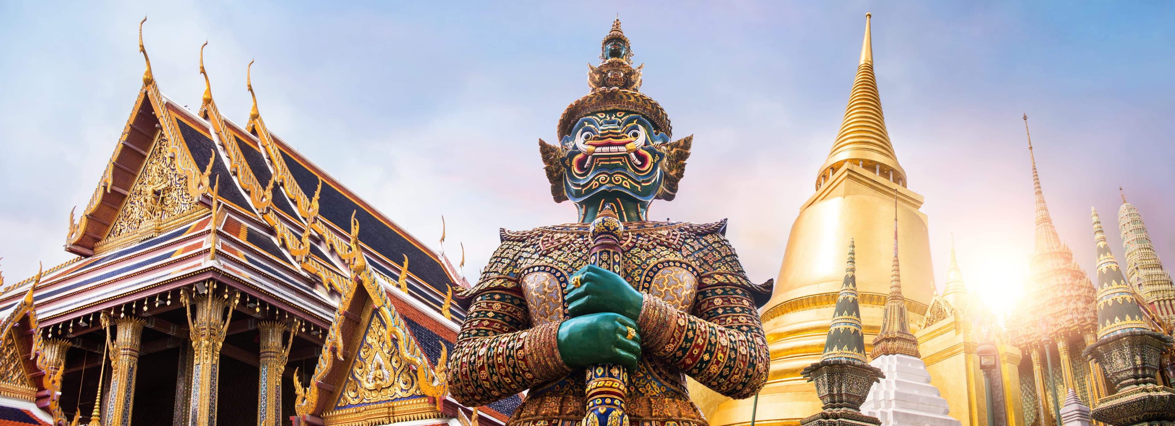 Solo Travel vs. Group Travel: Which One is Right for You?